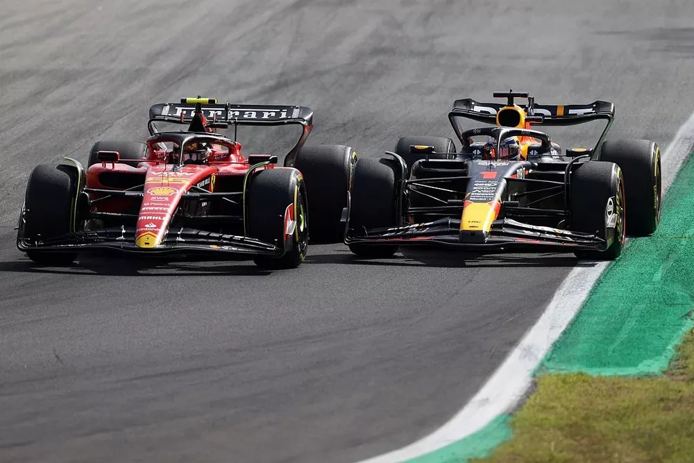 Carlos Sainz, Ferrari SF-23, Max Verstappen, Red Bull Racing RB19