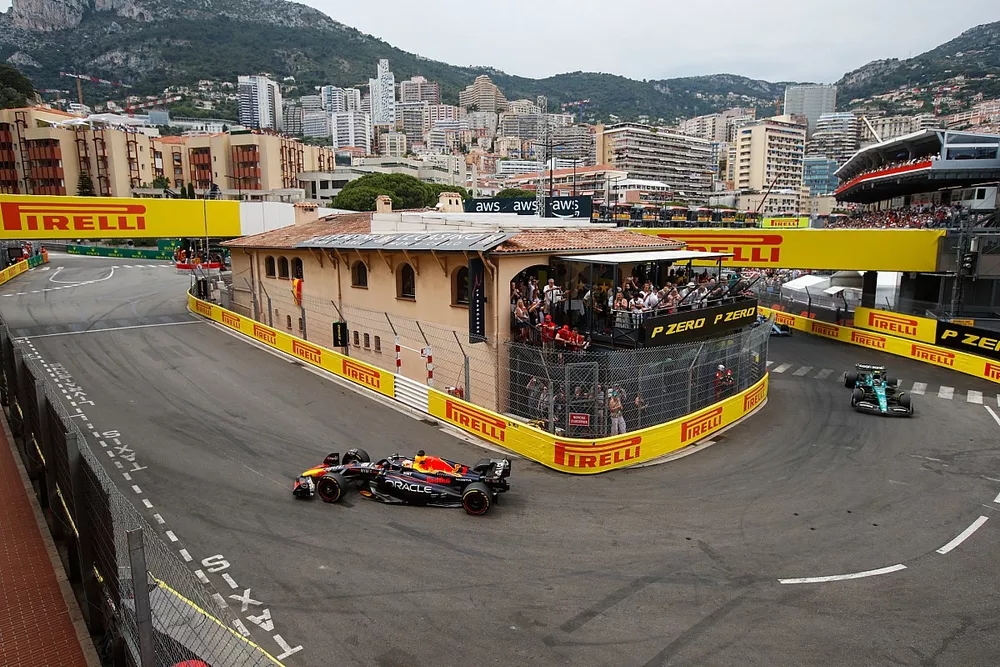 Max Verstappen, Red Bull Racing RB19, Fernando Alonso, Aston Martin AMR23
