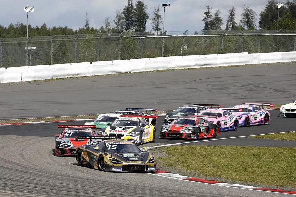 Restart Christian Klien, JP Motorsport, McLaren 720S GT3 leads