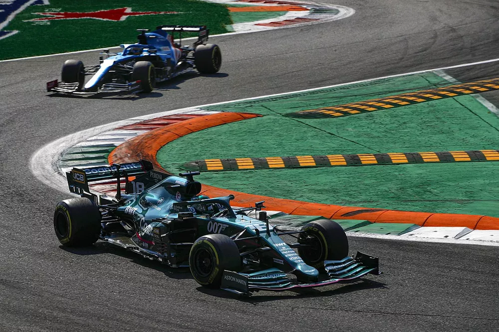 Lance Stroll, Aston Martin AMR21, Fernando Alonso, Alpine A521