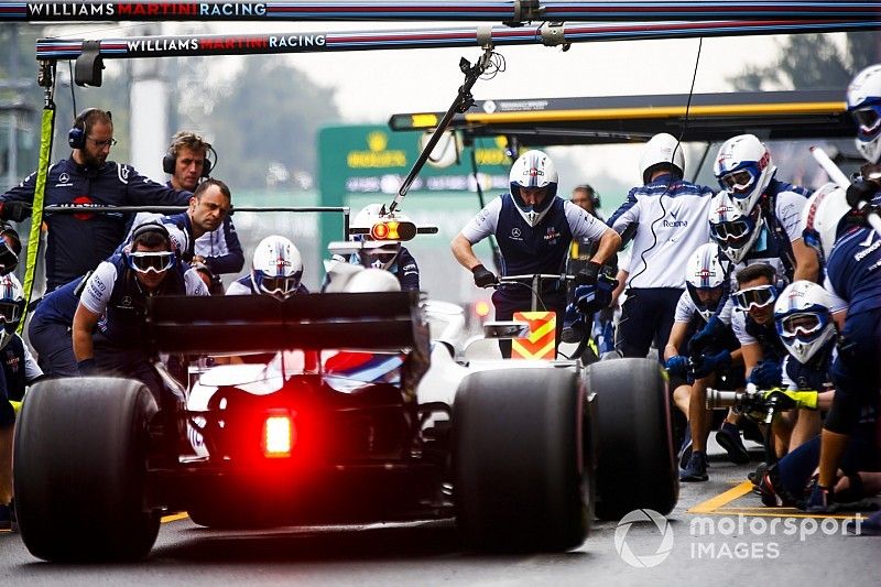 Lance Stroll, Williams FW41, in the pits during practice