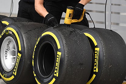 Több mint 30 kört ment lágyon Verstappen és Sainz a Japán Nagydíjon
