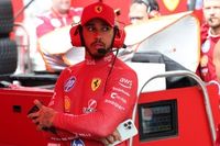 F1: Após estreia "intensa" com a Ferrari, Hamilton "tem certeza de que haverá lágrimas" durante pausa de verão