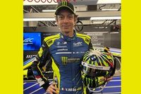Valentino Rossi muestra su nuevo casco "Sol y Luna" para 2025