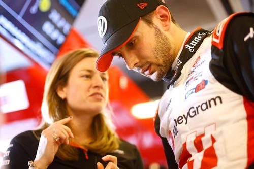 Haas faz história e aponta primeira mulher engenheira de corrida da F1