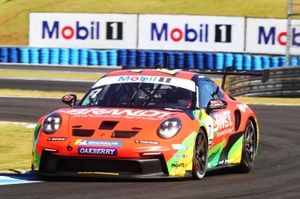 Porsche Cup: Paludo dá bote na largada e vence corrida 2 chuvosa da Carrera Cup no Velocitta