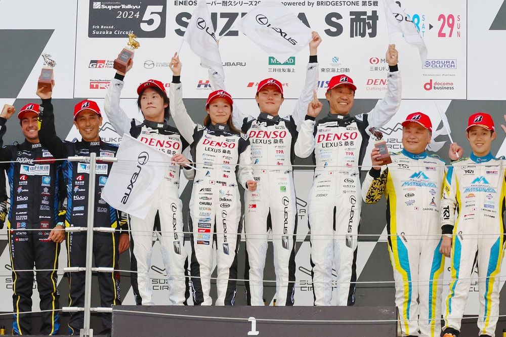 スーパービューティー♡レース　ビジュー　ダウン DENSO LEXUSがポール・トゥ・フィニッシュ。小山美姫が女性