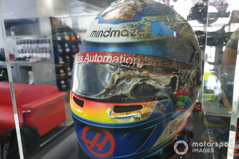 Casco de Romain Grosjean del GP de Bahrein 2020