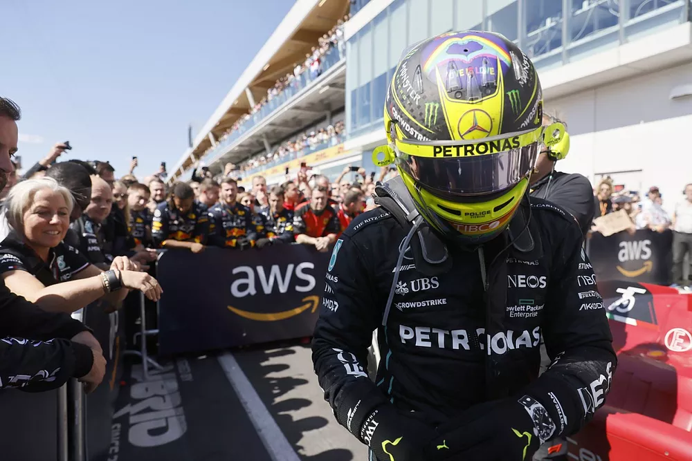 Le troisième Lewis Hamilton, Mercedes-AMG, dans le parc fermé