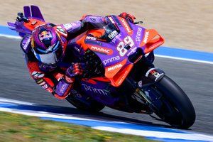 Martin zwycięski, pogrom w czołówce