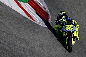 VIDEO: Rossi vuelve a las dos ruedas con Bagnaia y sus pupilos