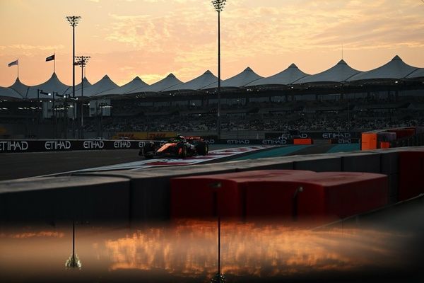 Norris arrasa en la FP2 de Abu Dhabi con Verstappen 2&ordm;, pero lejos y Piastri hundido