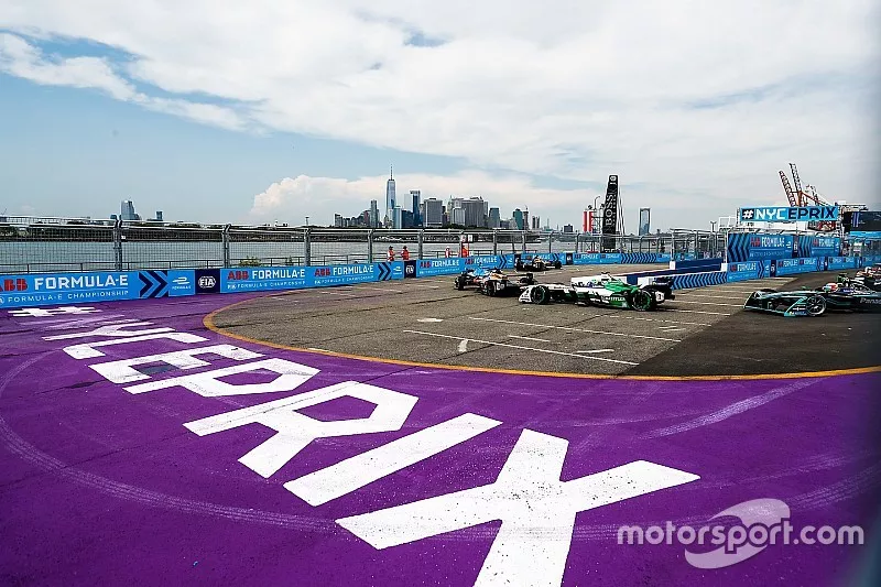 Andre Lotterer, Techeetah, leadsLucas di Grassi, Audi Sport ABT Schaeffler