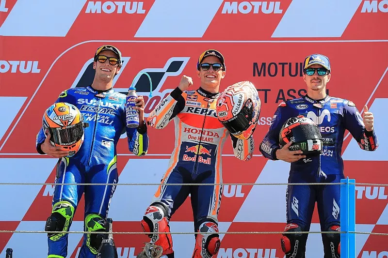 Podio segundo Alex Rins, Team Suzuki MotoGP, ganador de la carrera Marc Marquez, Repsol Honda Team, tercera plaza Maverick Vi&ntilde;ales, Yamaha Factory Racing