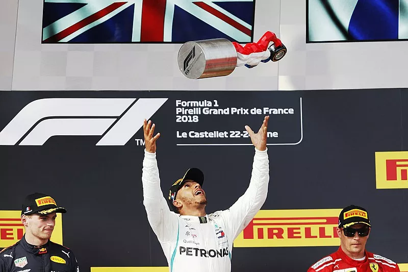 Podio: ganador de la carrera  Lewis Hamilton, Mercedes AMG F1, segundo lugar Max Verstappen, Red Bull Racing, tercer lugar Kimi Raikkonen, Ferrari