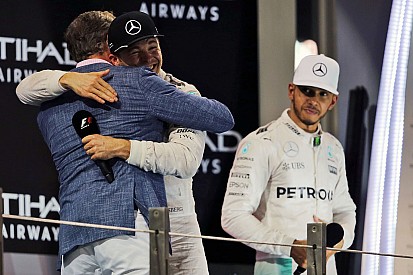 Wolff: Hamilton csak azért maradt nálunk 2016-ban, mert miénk volt a legjobb autó