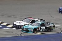 Hamlin venció a Byron en final de fotografía en Michigan