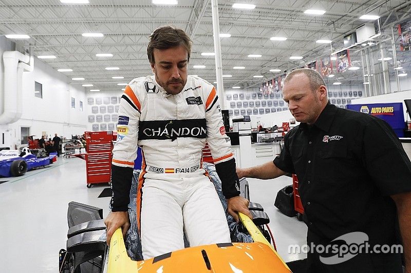 Fernando Alonso montaje de asiento