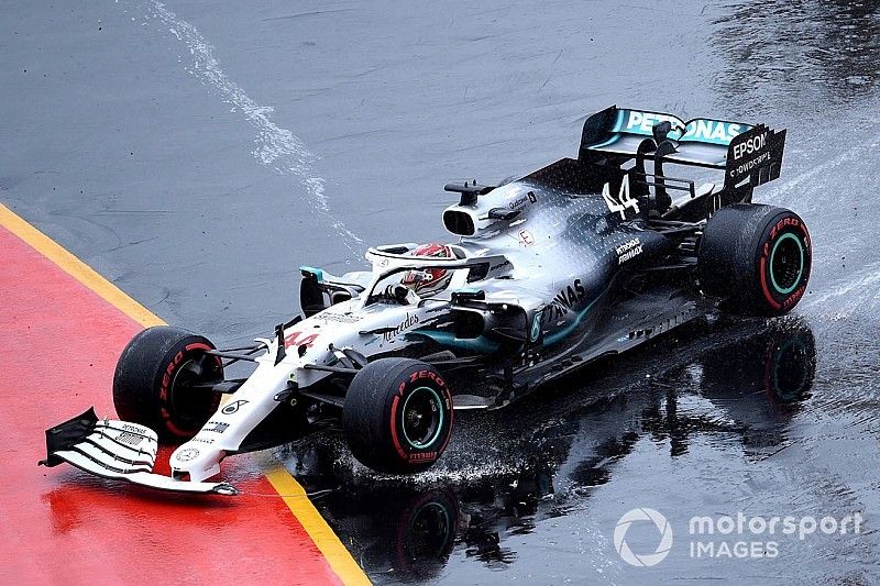 Choque de Lewis Hamilton, Mercedes AMG F1 W10 con el muro