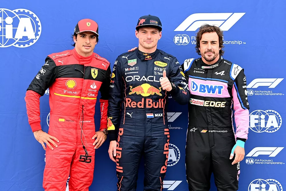 Le top 3 des qualifications, Carlos Sainz, Ferrari, le poleman Max Verstappen, Red Bull Racing, Fernando Alonso, Alpine F1 Team