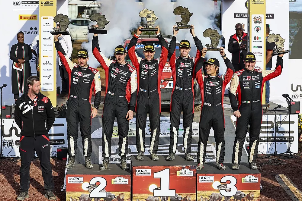 Podio: Ganadores Kalle Rovanpera, Jonne Halttunen, Toyota Gazoo Racing WRT Toyota GR Yaris Rally1, segundo lugar Elfyn Evans, Scott Martin, Toyota Gazoo Racing WRT Toyota GR Yaris Rally1, tercer lugar Takamoto Katsuta, Aaron Johnston, Toyota Gazoo Racing WRT NG Toyota GR Yaris Rally1