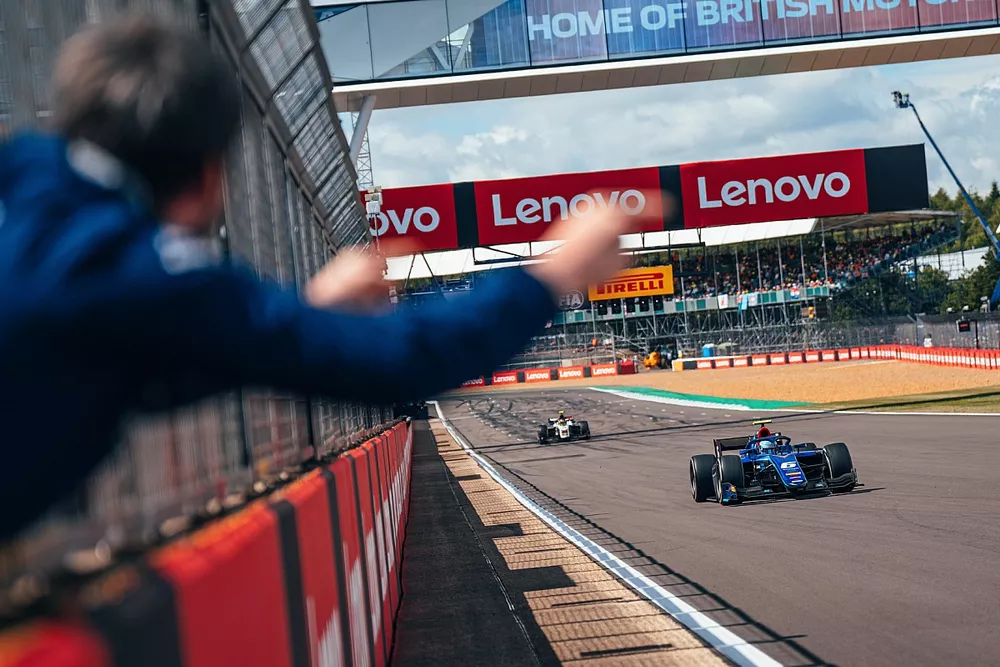 Race winner Logan Sargeant, Carlin 