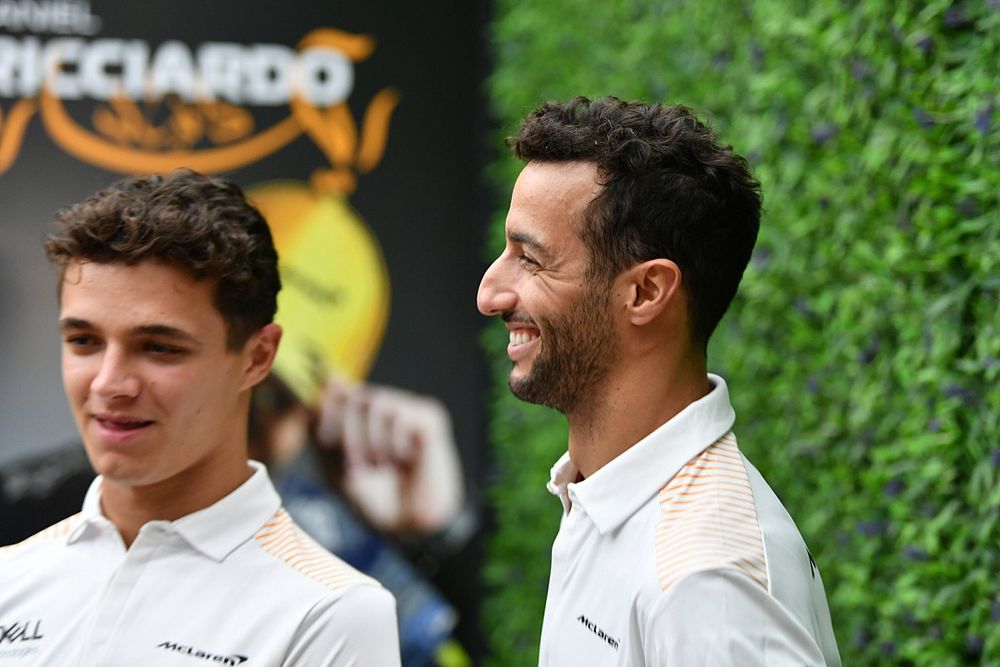 Lando Norris, McLaren Daniel Ricciardo, McLaren 