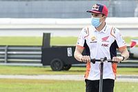 M&aacute;rquez se pone en manos del m&eacute;dico de Rafa Nadal 