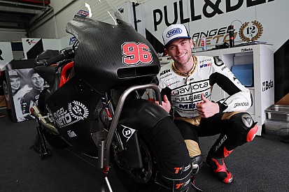 Jake Dixon songsong debut Moto2