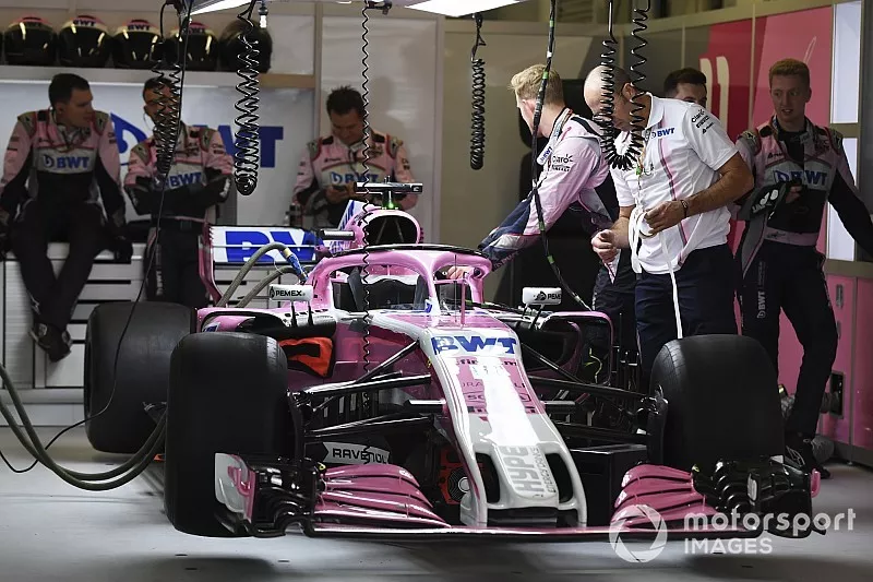 Coche de Sergio P&eacute;rez, Racing Point Force India VJM11 en el garaje.