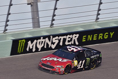 Kurt Busch sale de Stewart-Haas Racing, ¿Llega Suárez?