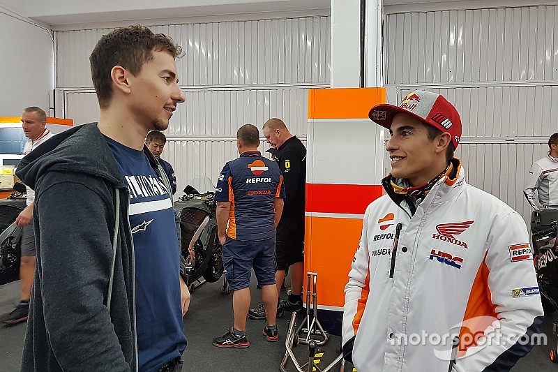 Galería: así fue el primer día de Lorenzo en Honda y su encuentro con Márquez
