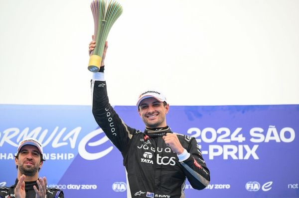 Technique - Steering wheel of the Formula E car explained
