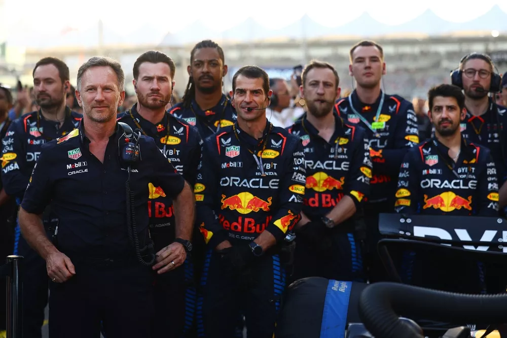 Christian Horner, Team Principal, Red Bull Racing, avec son équipe