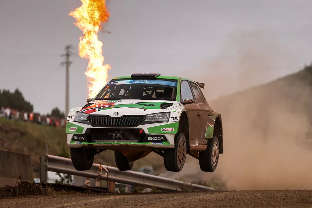 Andreas Mikkelsen, Elliott Edmondson, Skoda Fabia Rally2 evo