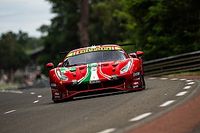 Ferrari wjechało w Corvettę