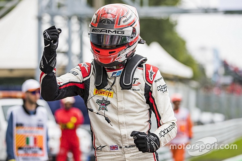 F2 Sochi: Russell wint zeer chaotische sprintrace, De Vries fraai vierde