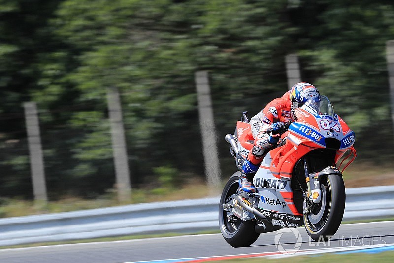 Test Brno, Ore 15: Dovizioso si porta in vetta, Iannone cade ed è dolorante ad una spalla