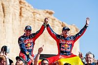Sainz y Cruz entran en la leyenda del Dakar