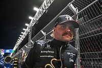 Exitazo del calendario de desnudos de Bottas pese a las dudas de su madre