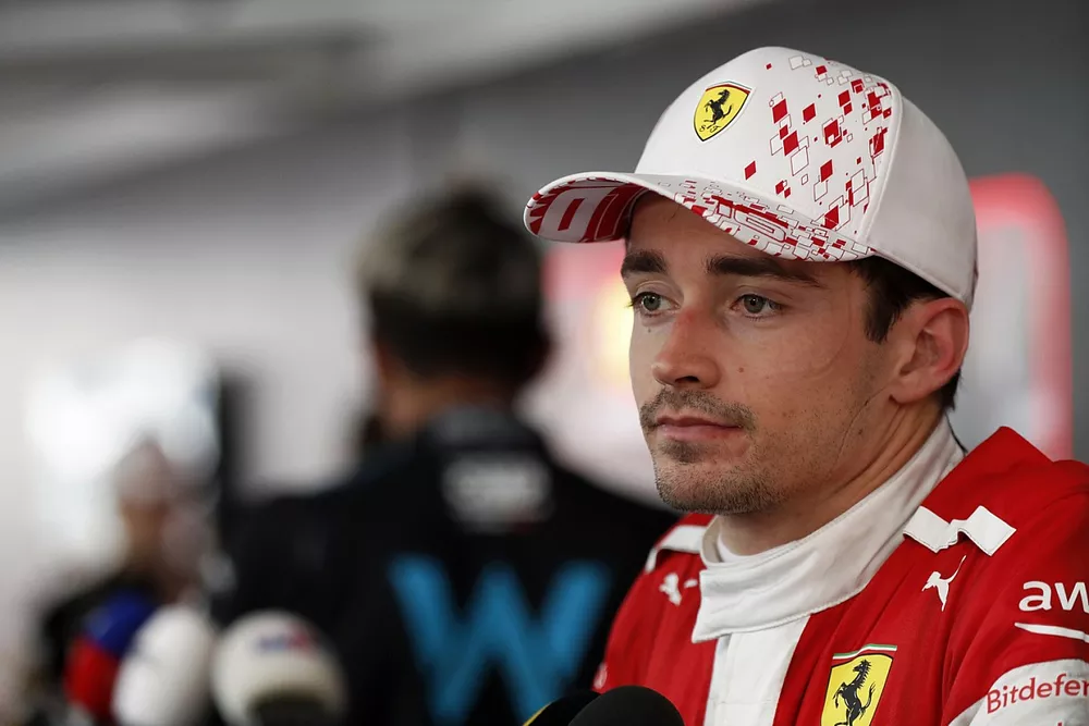 Charles Leclerc, Scuderia Ferrari, es entrevistado tras la carrera