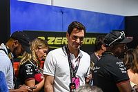 VÍDEO: O incômodo momento entre Jackie Stewart e Federer em Miami; Brundle volta aos holofotes também 'por causa' de Tom Cruise