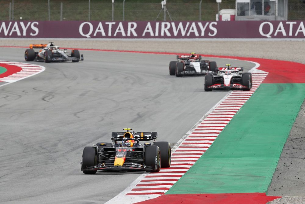 Sergio Perez, Red Bull Racing RB19, Nico Hulkenberg, Haas VF-23, Yuki Tsunoda, AlphaTauri AT04