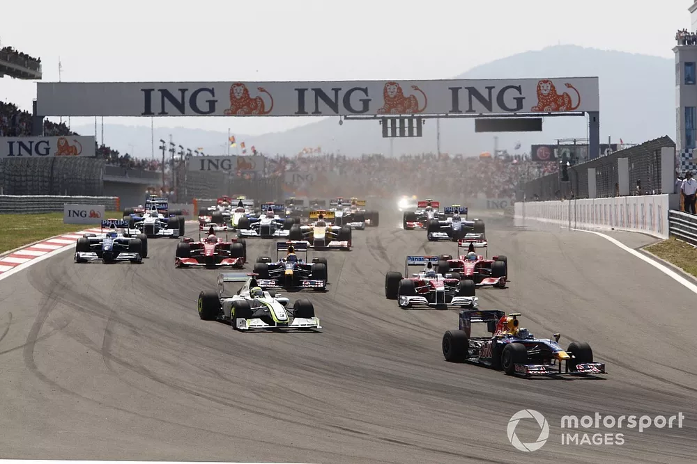 Sebastian Vettel, Red Bull Racing RB5 Renault au départ de la course