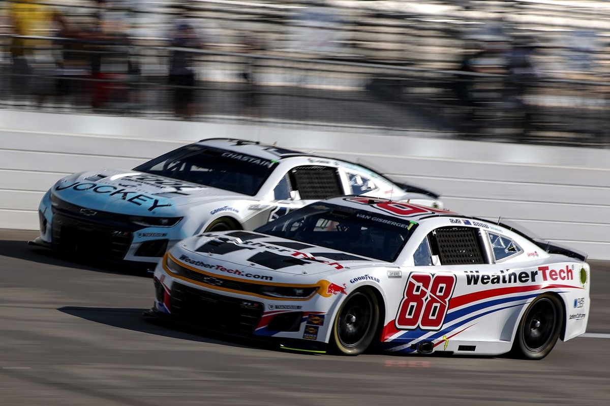 Shane van Gisbergen feels no pressure as he looks to