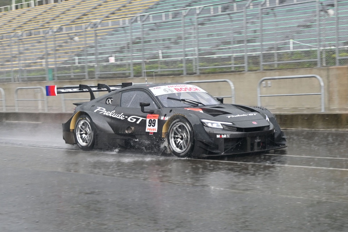 プレリュードGT、豪雨の中発進！ 来季ホンダGT500の“前奏曲”……SUGOで