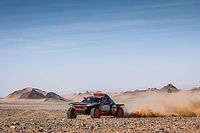 Loeb recorta a Sainz en una Etapa 10 del Dakar marcada por pinchazos