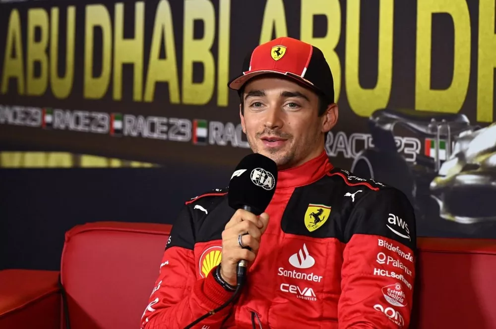 Charles Leclerc, Scuderia Ferrari, bij de persconferentie voor de top-drie na de kwalificatie. 