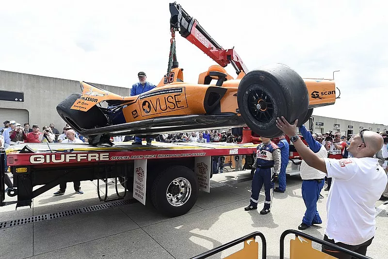 El coche accidentado de Fernando Alonso