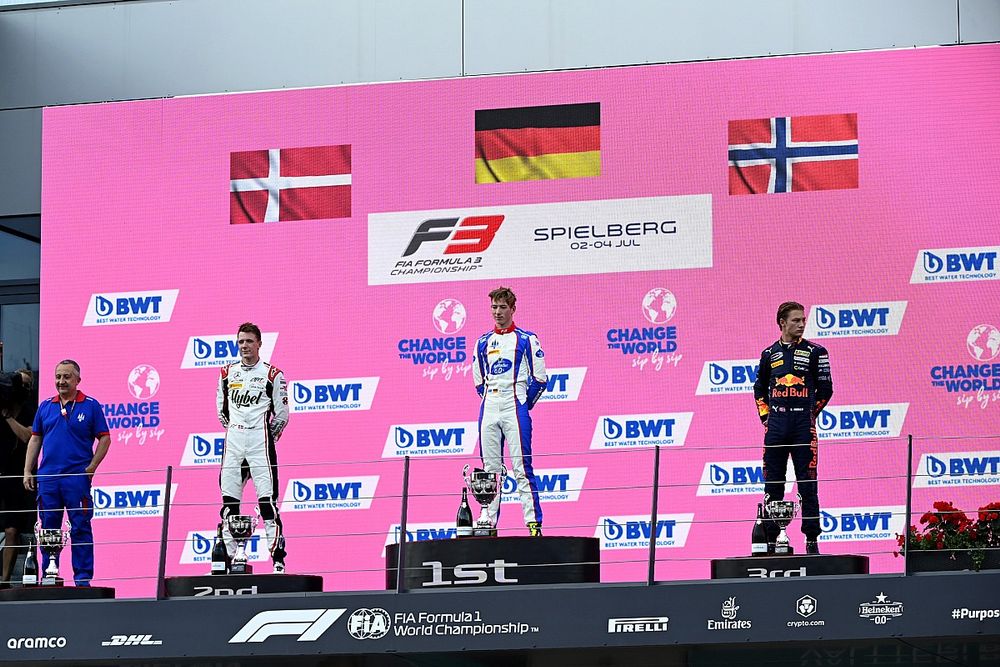 Podio: segundo lugar Frederik Vesti, ART Grand Prix, ganador David Schumacher, Trident, tercer lugar Dennis Hauger, Prema Racing